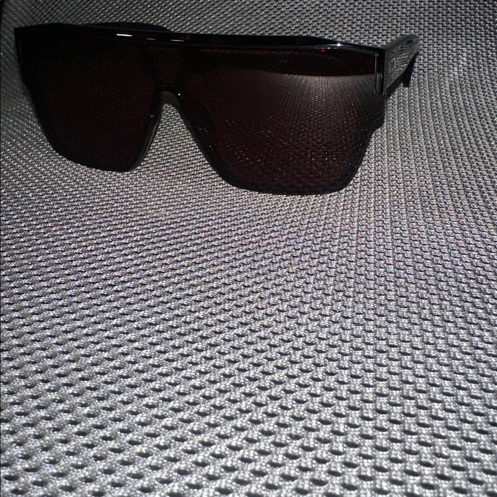 QUAY TEMPO NEW, Dark Tortoise Frame-Brown Lens, QUAY CASE BLACK LEATHER,last one